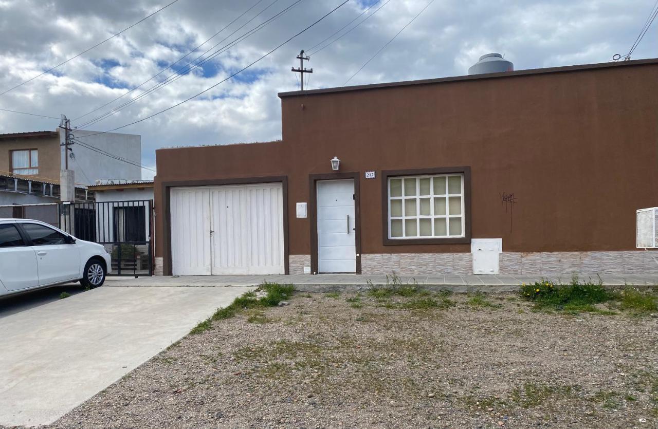 Apartamento Céntrico, Moderno y Tranquilo Caleta Olivia Esterno foto